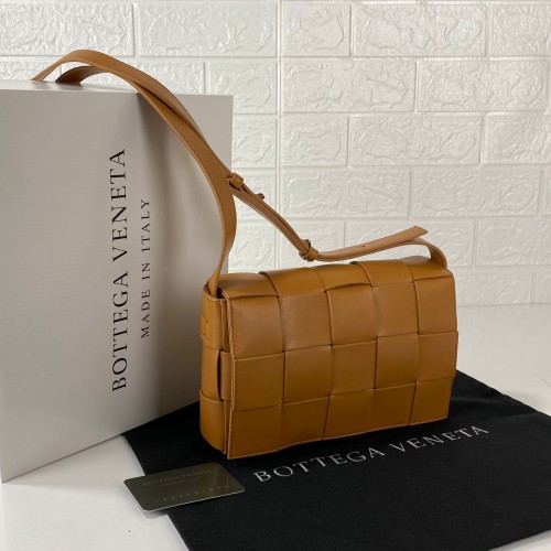 BOTTEGA VENETA CASETTE BAG HAKİKİ DERİ ÇANTA TABA