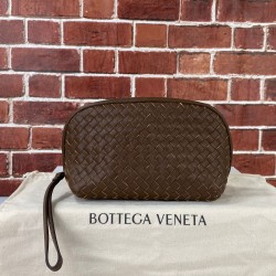 BOTTEGA VENETA İNTRECCİATO POUCH HAKİKİ DERİ CLUTCH KAHVERENGİ