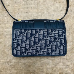 CHRİSTİAN DİOR 30 MONTAİGNE BAG